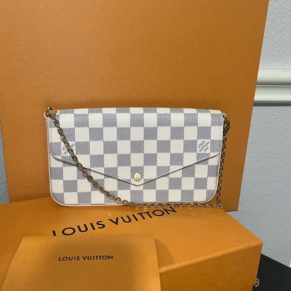 Louis Vuitton Handbags - $1200 🅿️🅿️ - Authentic Louis Vuitton Felicie